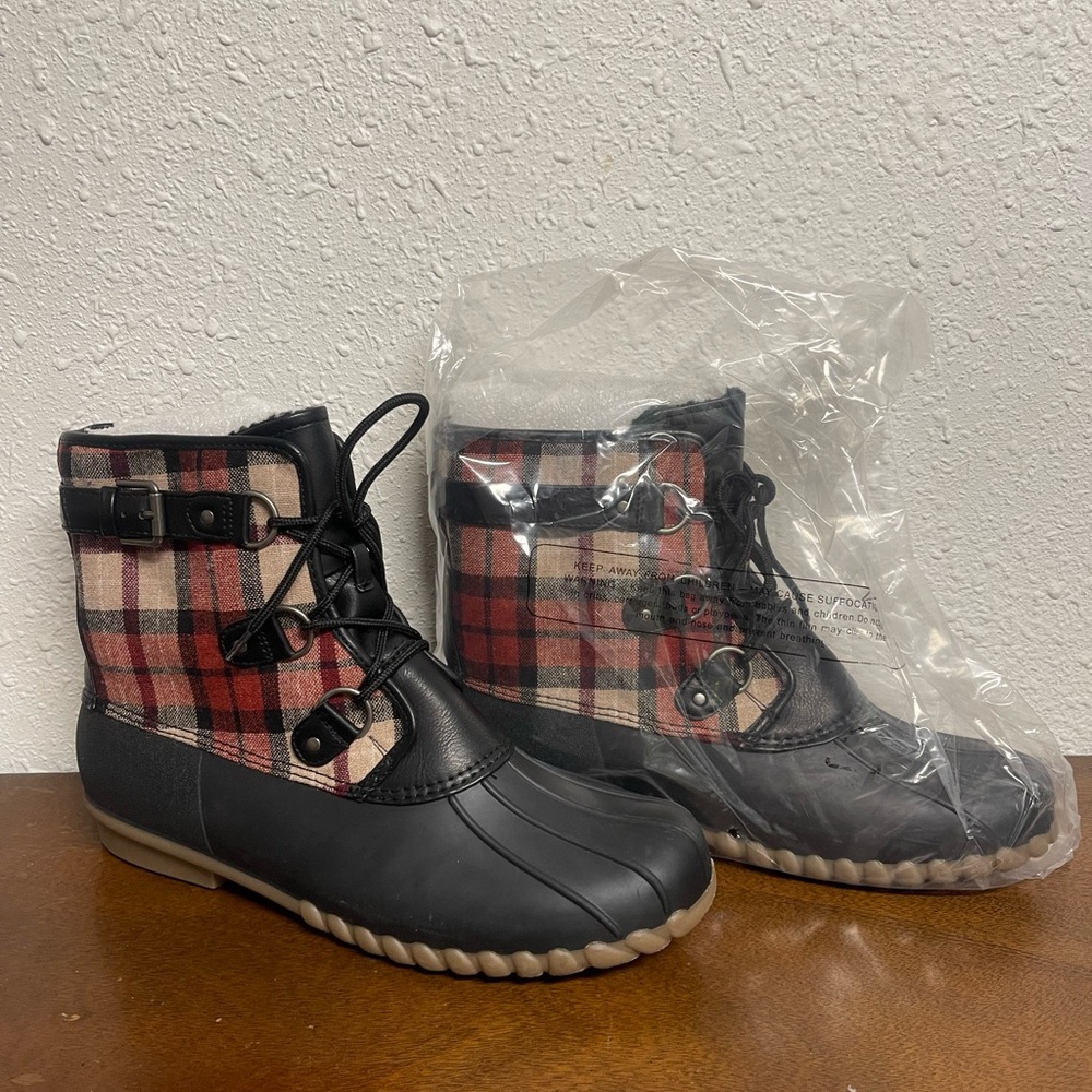 Bare Traps Fahn Duck Boot Size 11